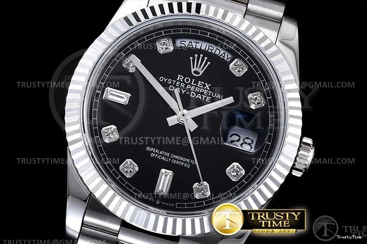 0513 RDD0220E – DayDate 36mm Functional 700